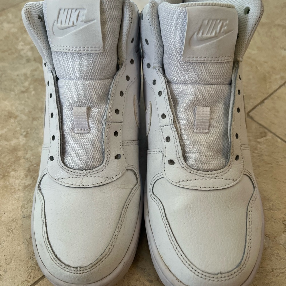 White Nike Hightops Size 7 Women’s
